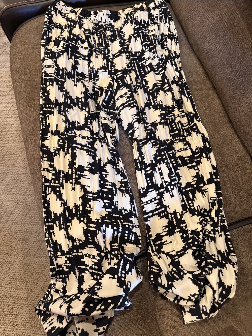 Black and White Abstract Print Pants